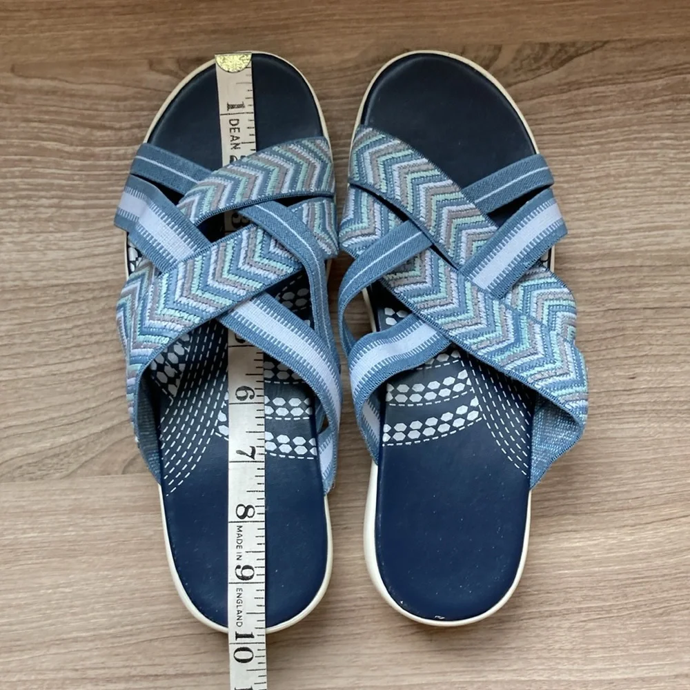 Two pairs of slide in sandals blue tan 7 -7,5